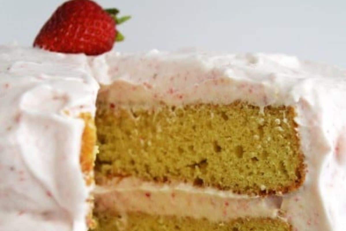 Homemade Strawberry Cake Recipe