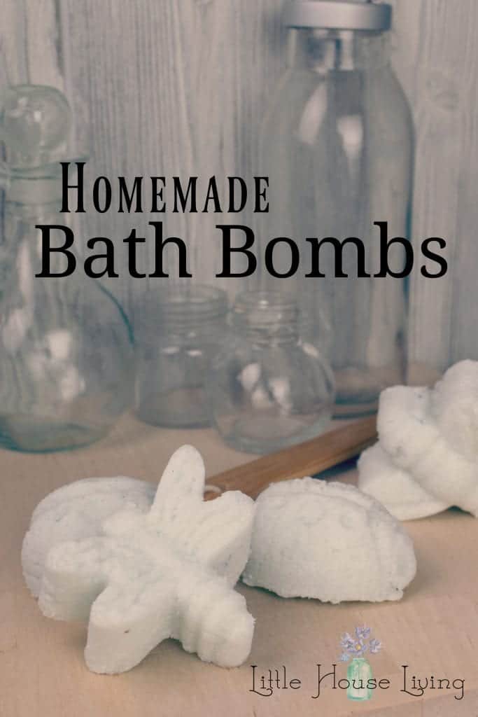 Learn how to make your own Fizzy Bath Bombs with this easy recipe! #homemadebathbombs #diybathbombs #fizzybathbombs #diybeauty #homemadegifts 